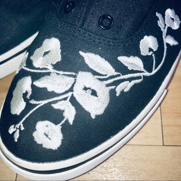 Ralph Lauren Embroidered Canvas Mules - Picture 2 of 2